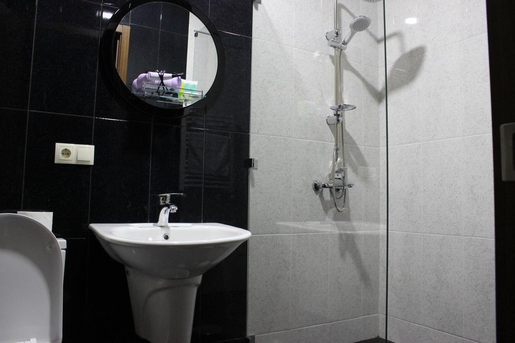 Point Hotel Tbilisi Zimmer foto